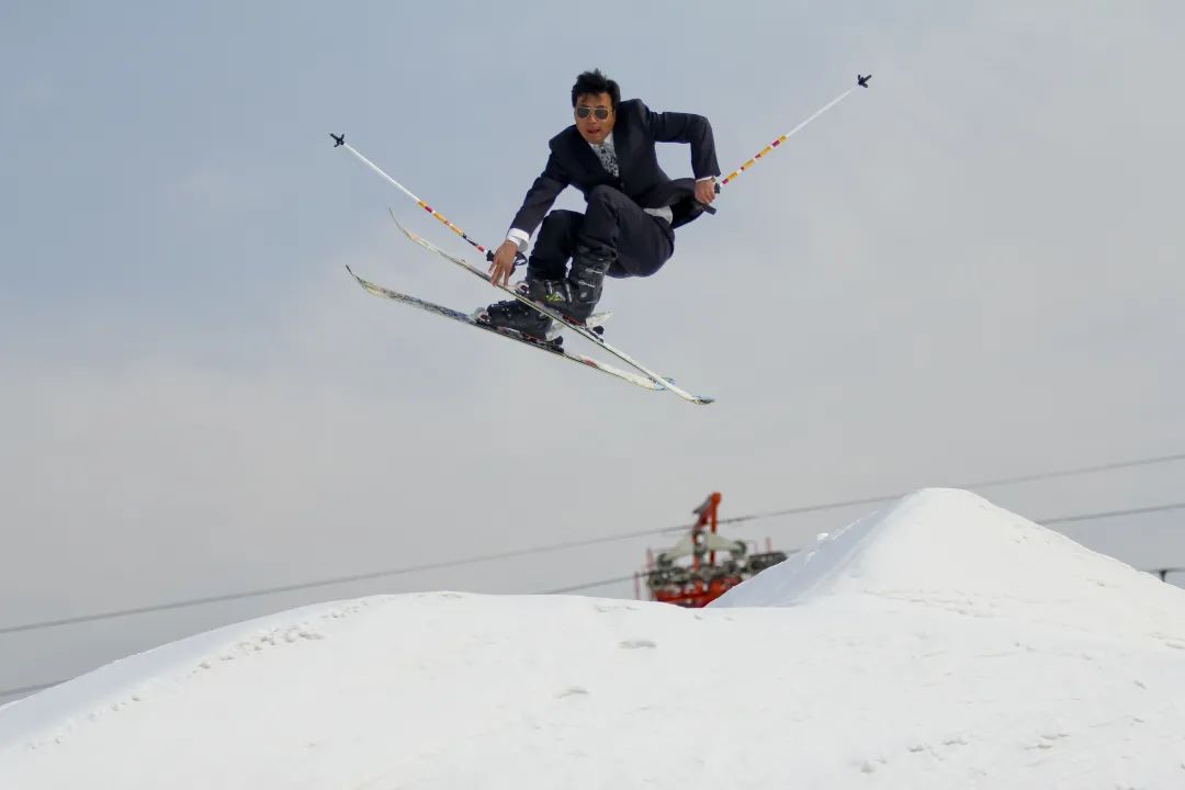 滑雪博主大爆发